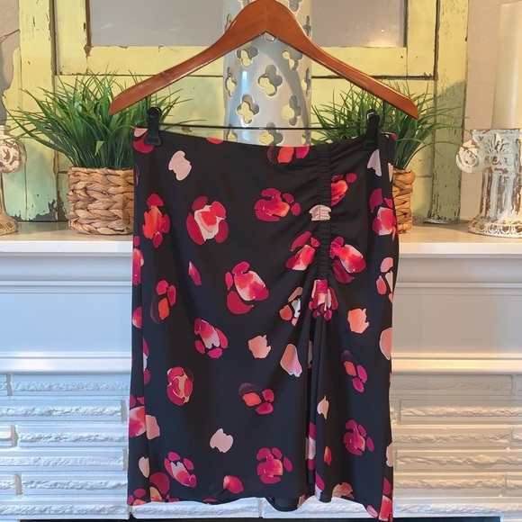 CAbi Black Pink Petal Ruched Faux Wrap Zip Up Knee Length Skirt NEW Size M #5513 - Picture 1 of 9